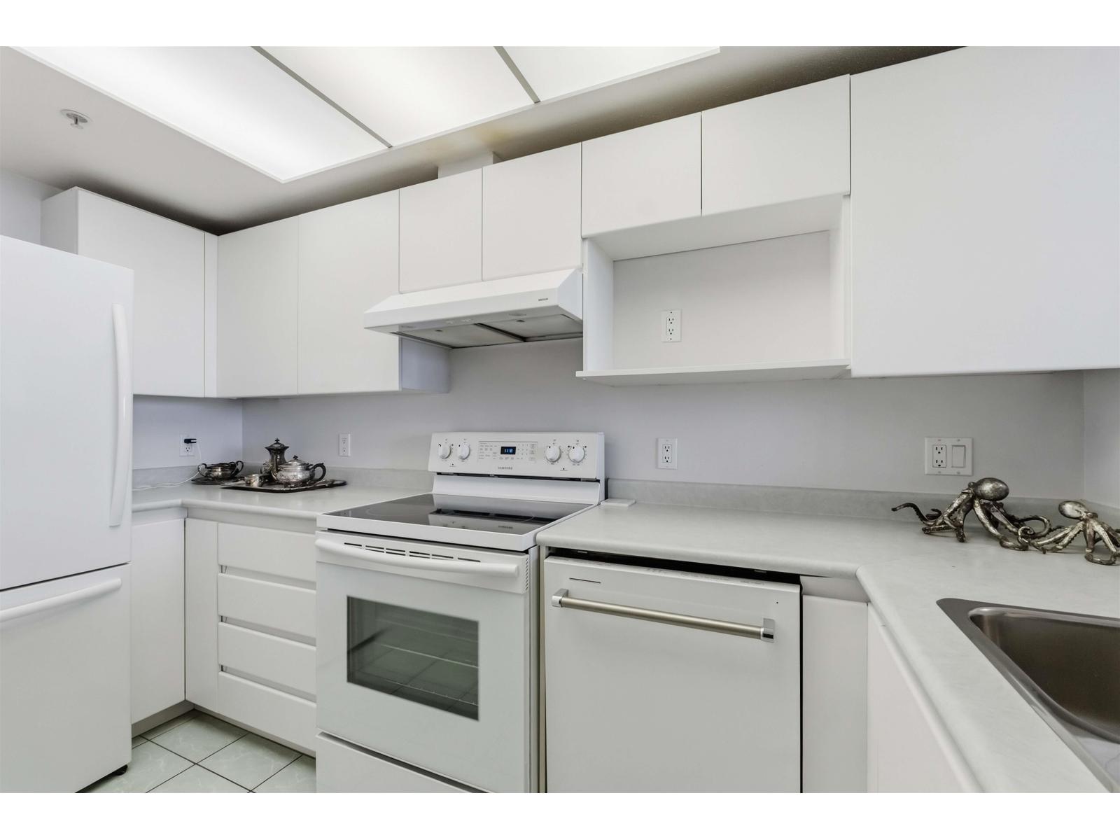 1104 10899 University Drive Property Photo 12