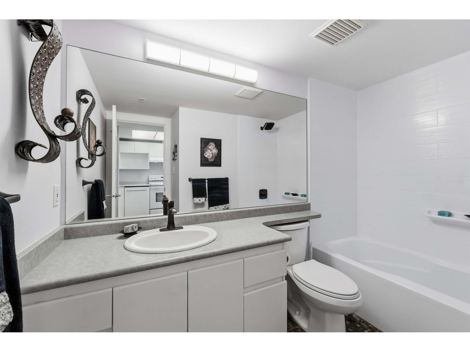 1104 10899 University Drive Property Photo 18