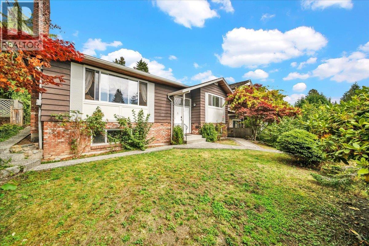 1433 Kings Avenue Property Photo 1