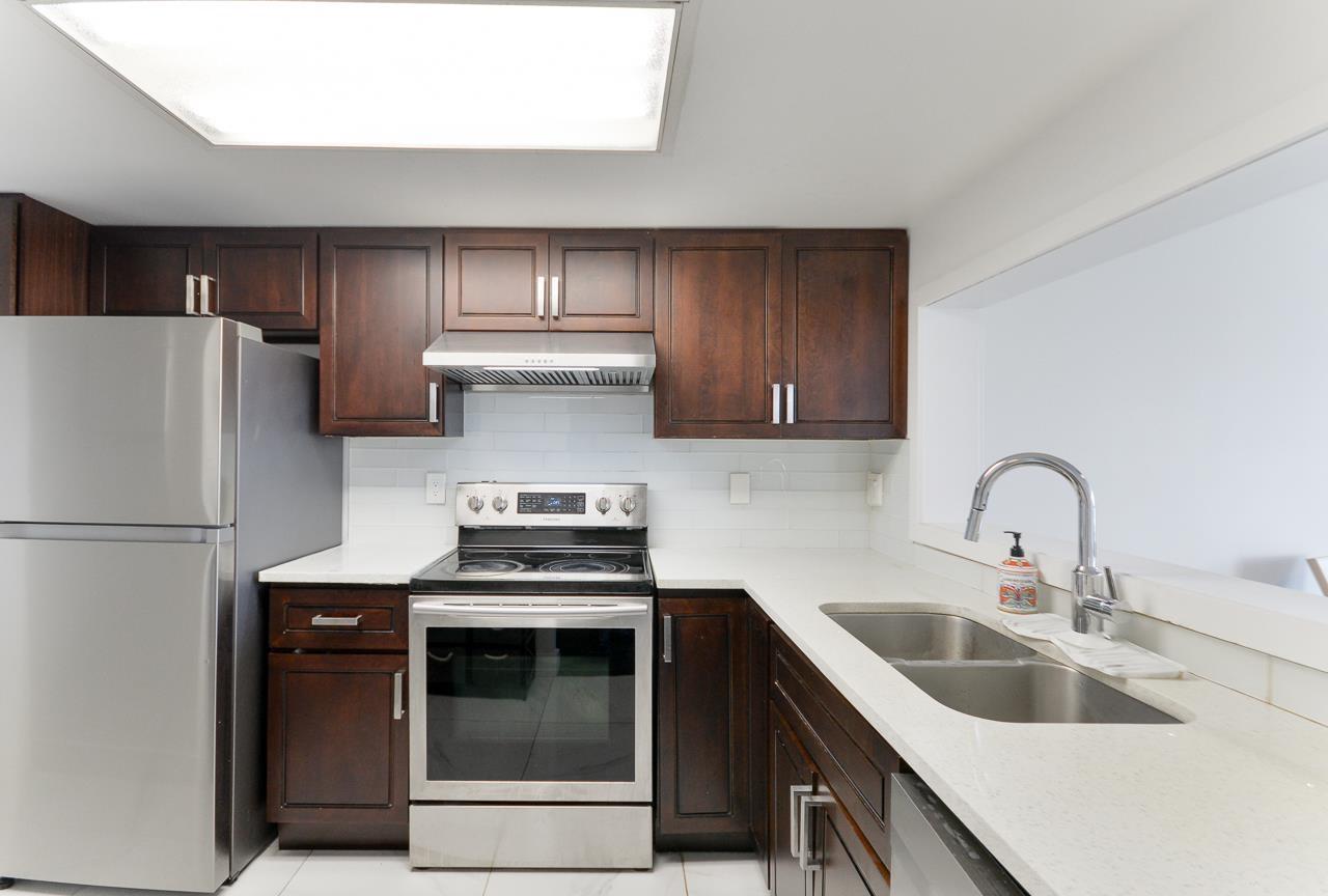 702 14881 103a Avenue Property Photo 8