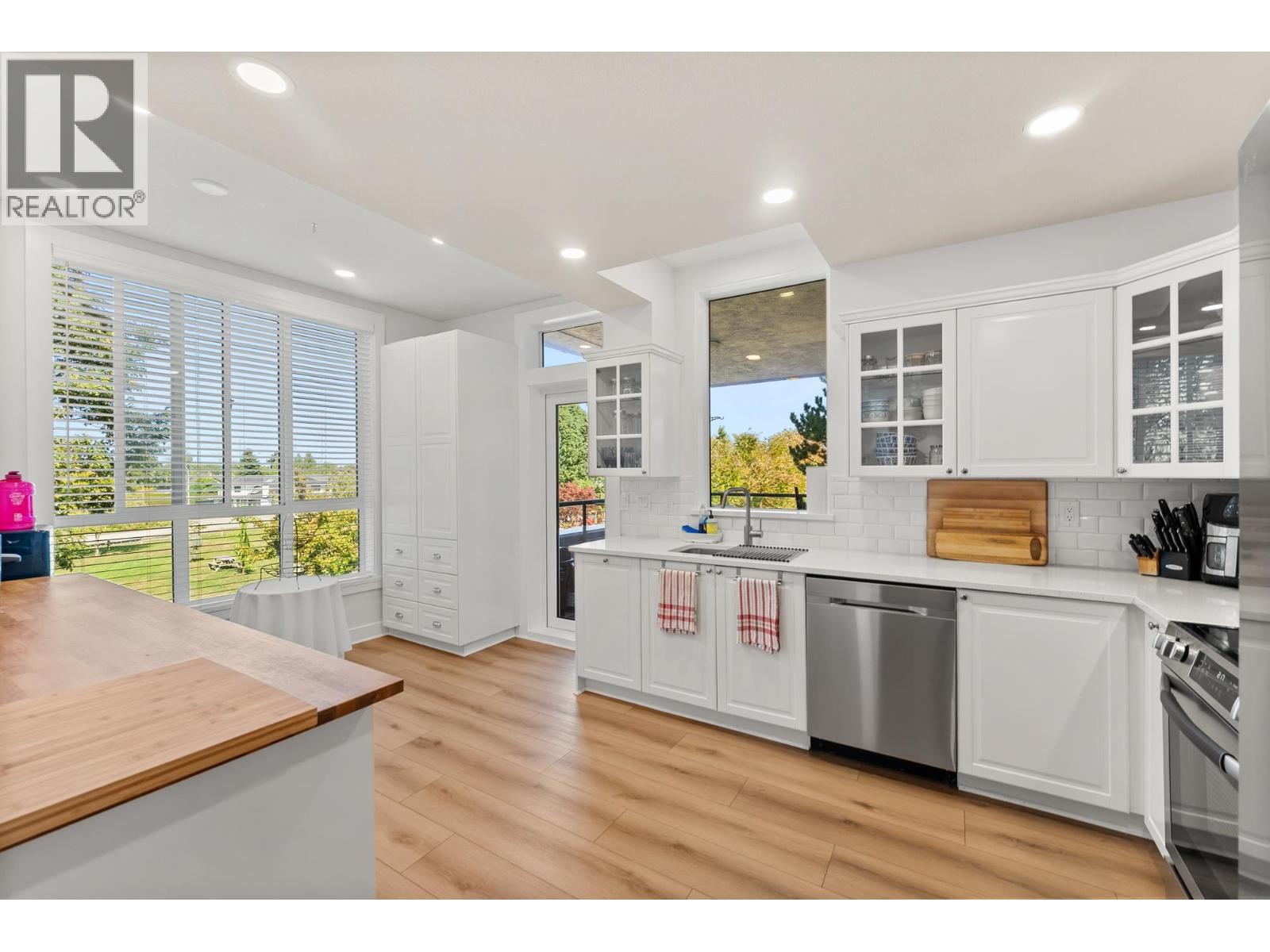 221 12873 Railway Avenue Property Photo 1