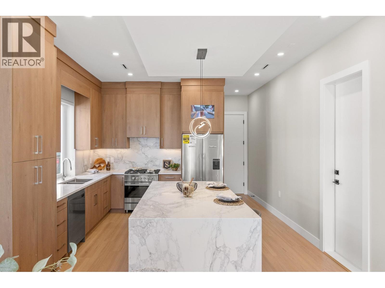 2 8817 Saunders Road Property Photo 15