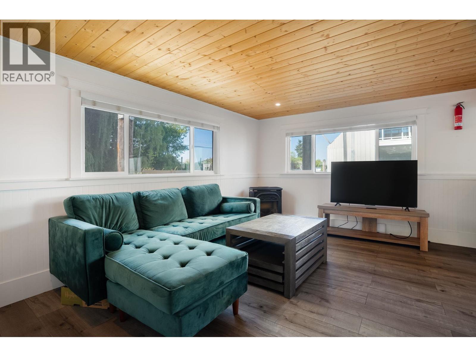 5 23080 Dyke Road Property Photo 4