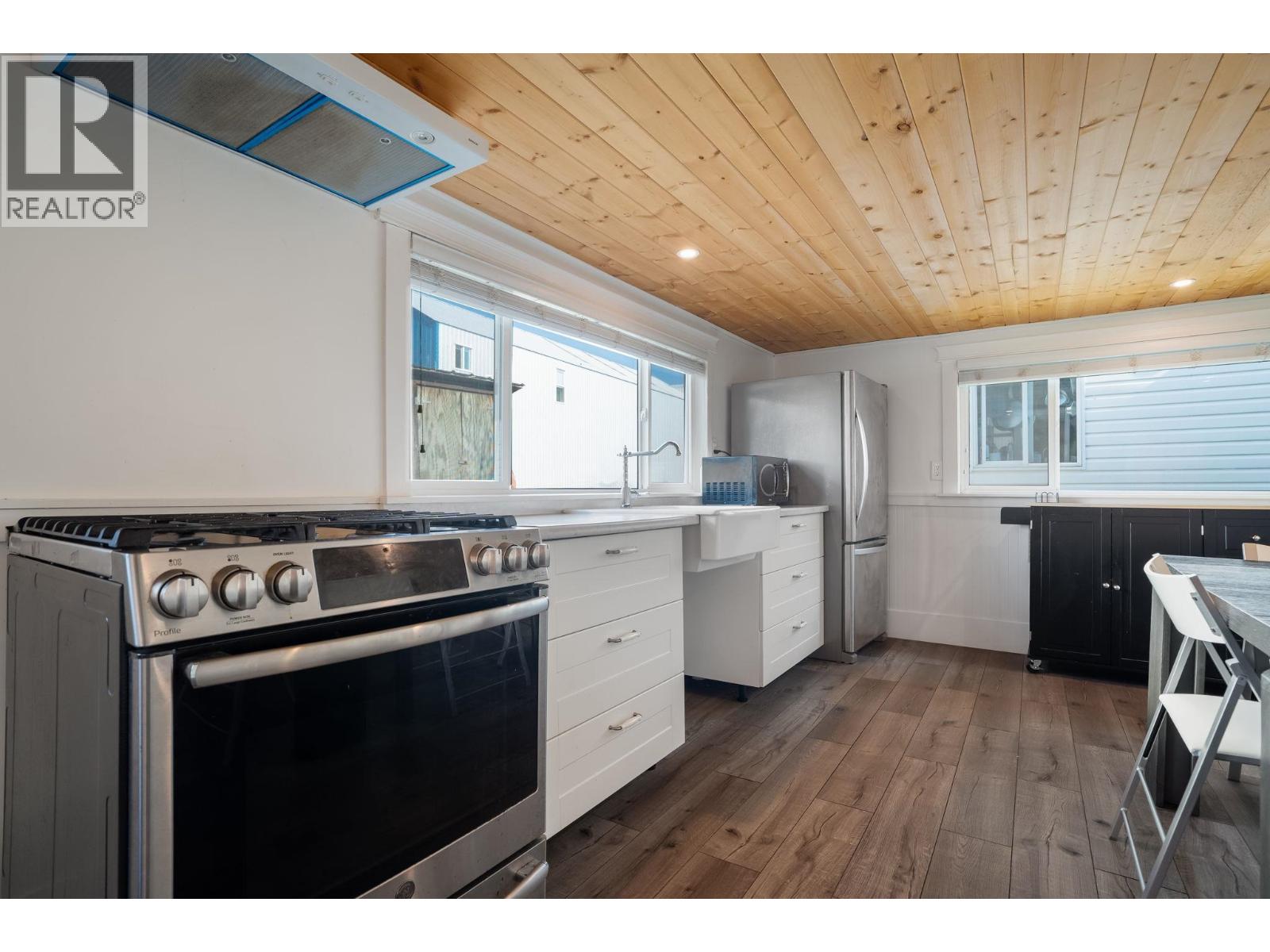 5 23080 Dyke Road Property Photo 8