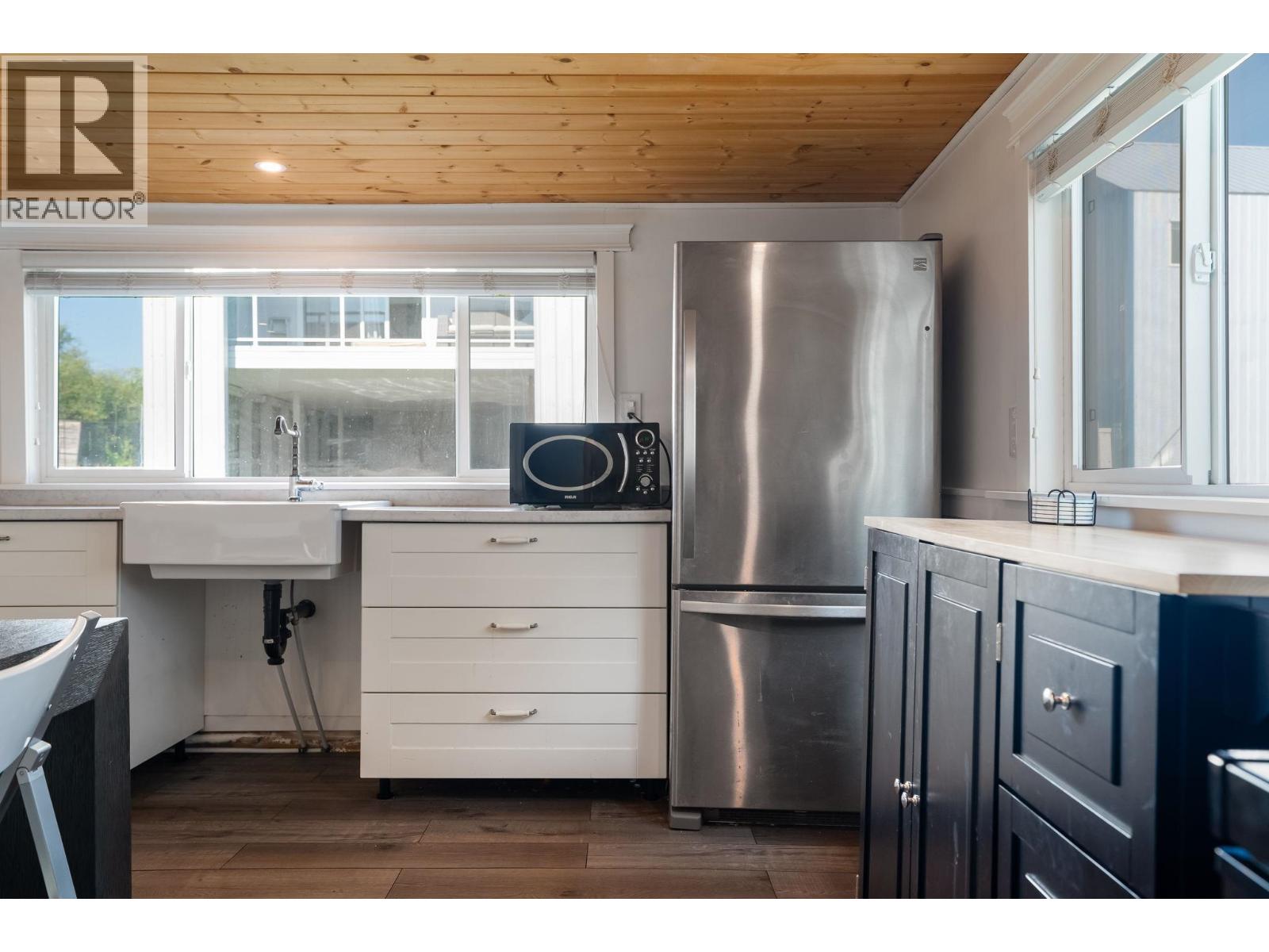 5 23080 Dyke Road Property Photo 9