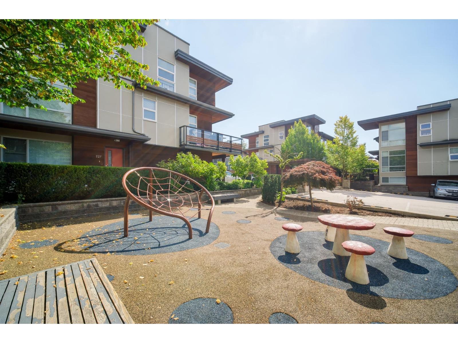69 16222 23a Avenue Property Photo 21