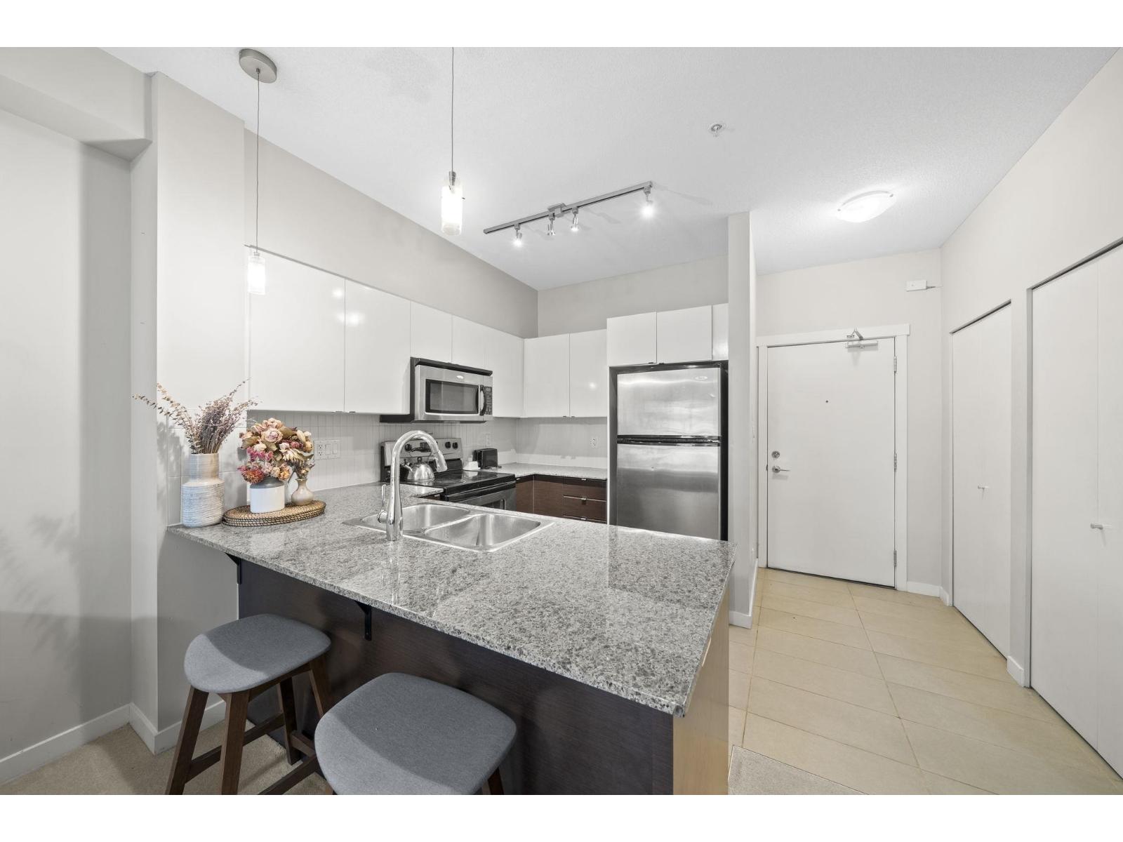 216 13733 107a Avenue Photo de la propriété 1