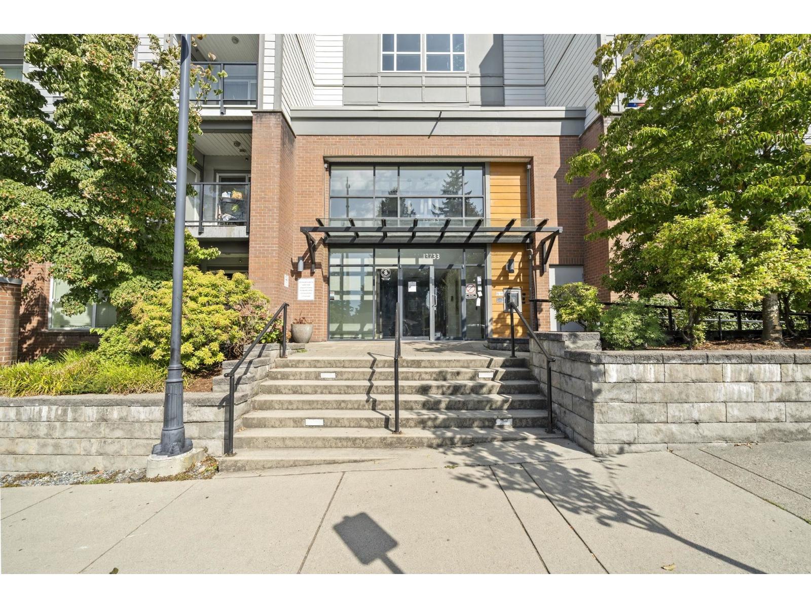 216 13733 107a Avenue Property Photo 2