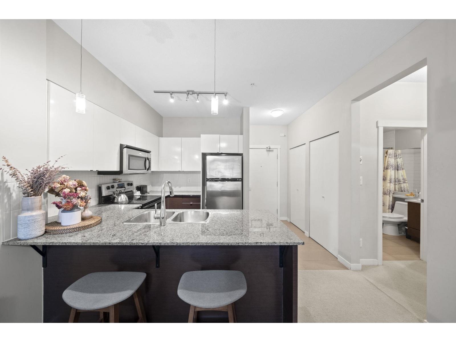 216 13733 107a Avenue Property Photo 5