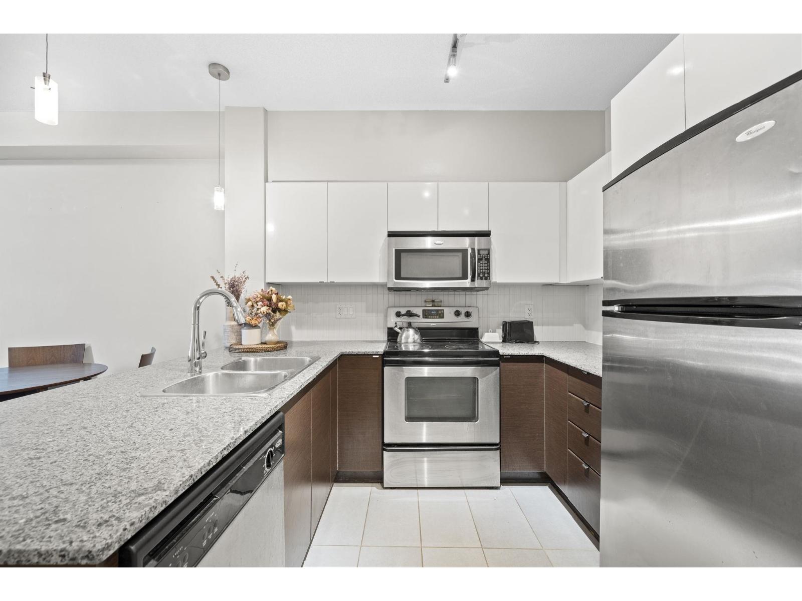 216 13733 107a Avenue Property Photo 7
