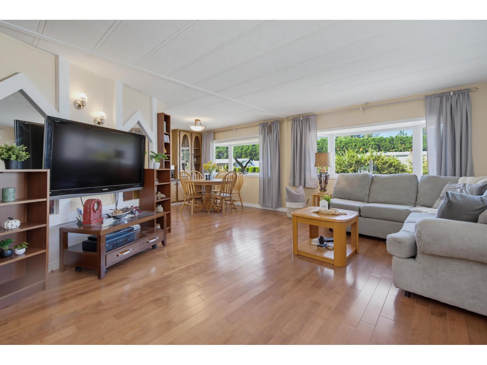 23 2270 196 Street Property Photo 5