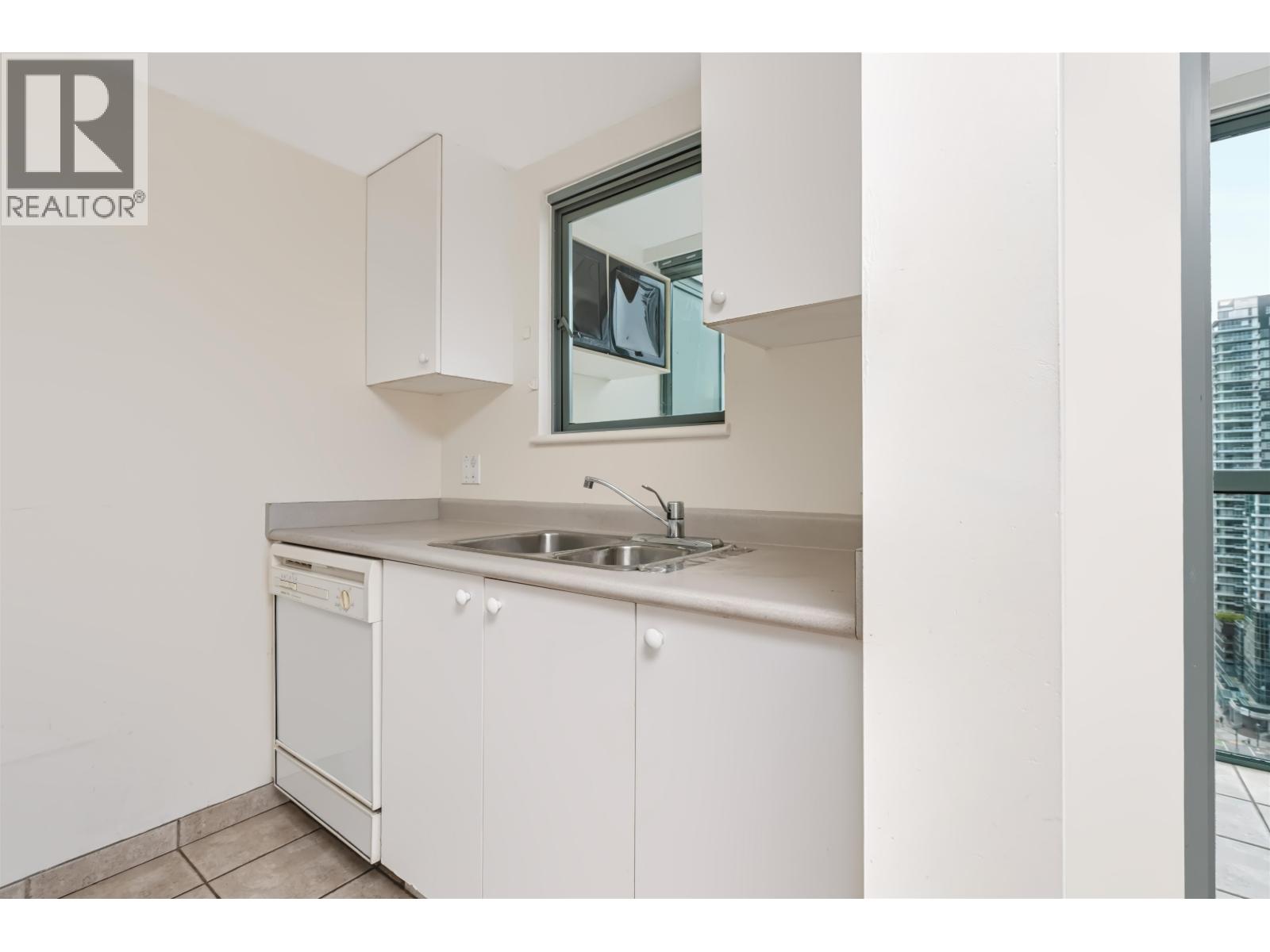 2401 1188 Howe Street Property Photo 10