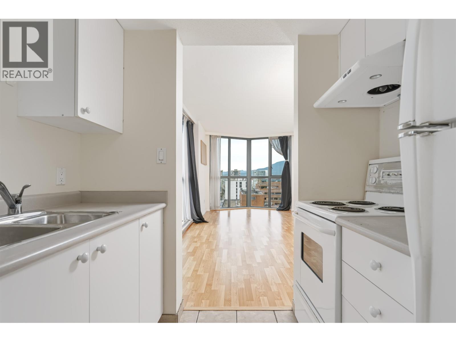 2401 1188 Howe Street Property Photo 12