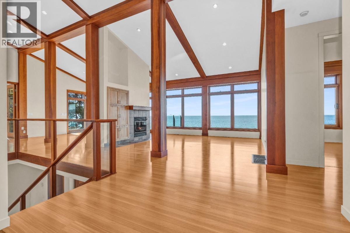 4893 Sunshine Coast Highway Property Photo 14