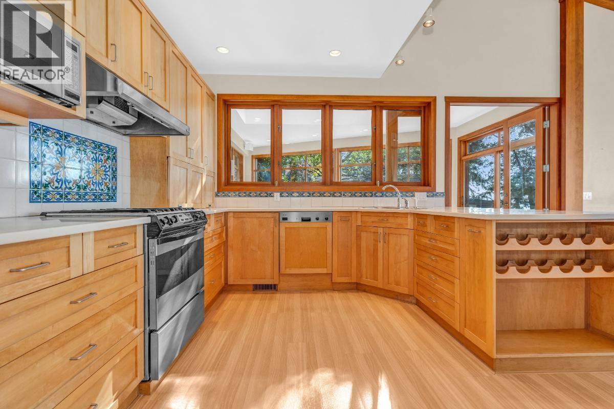 4893 Sunshine Coast Highway Property Photo 17
