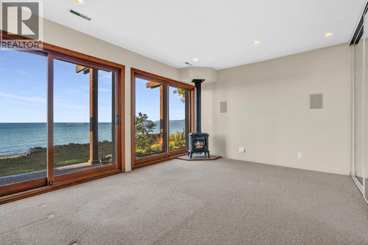 4893 Sunshine Coast Highway Property Photo 21