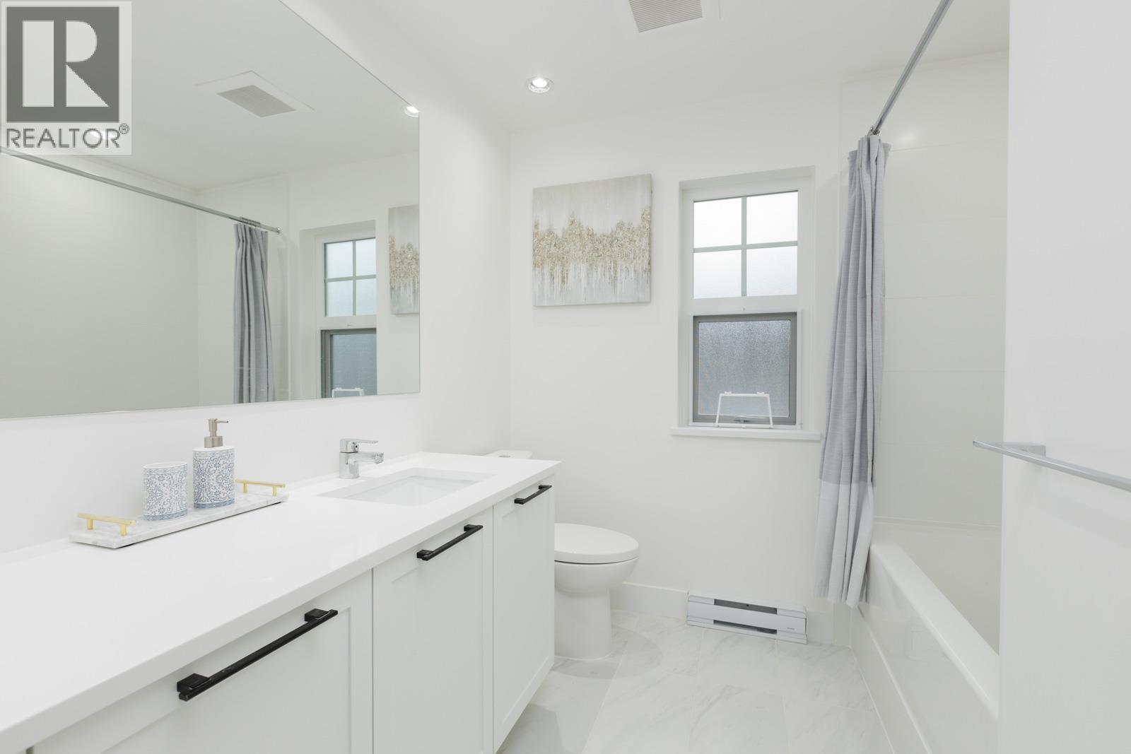 95 3552 Victoria Drive Property Photo 24