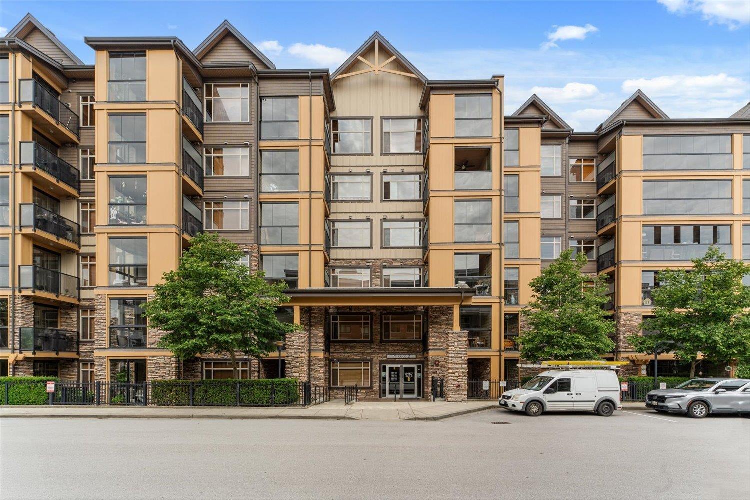 401 8157 207 Street Property Photo 3