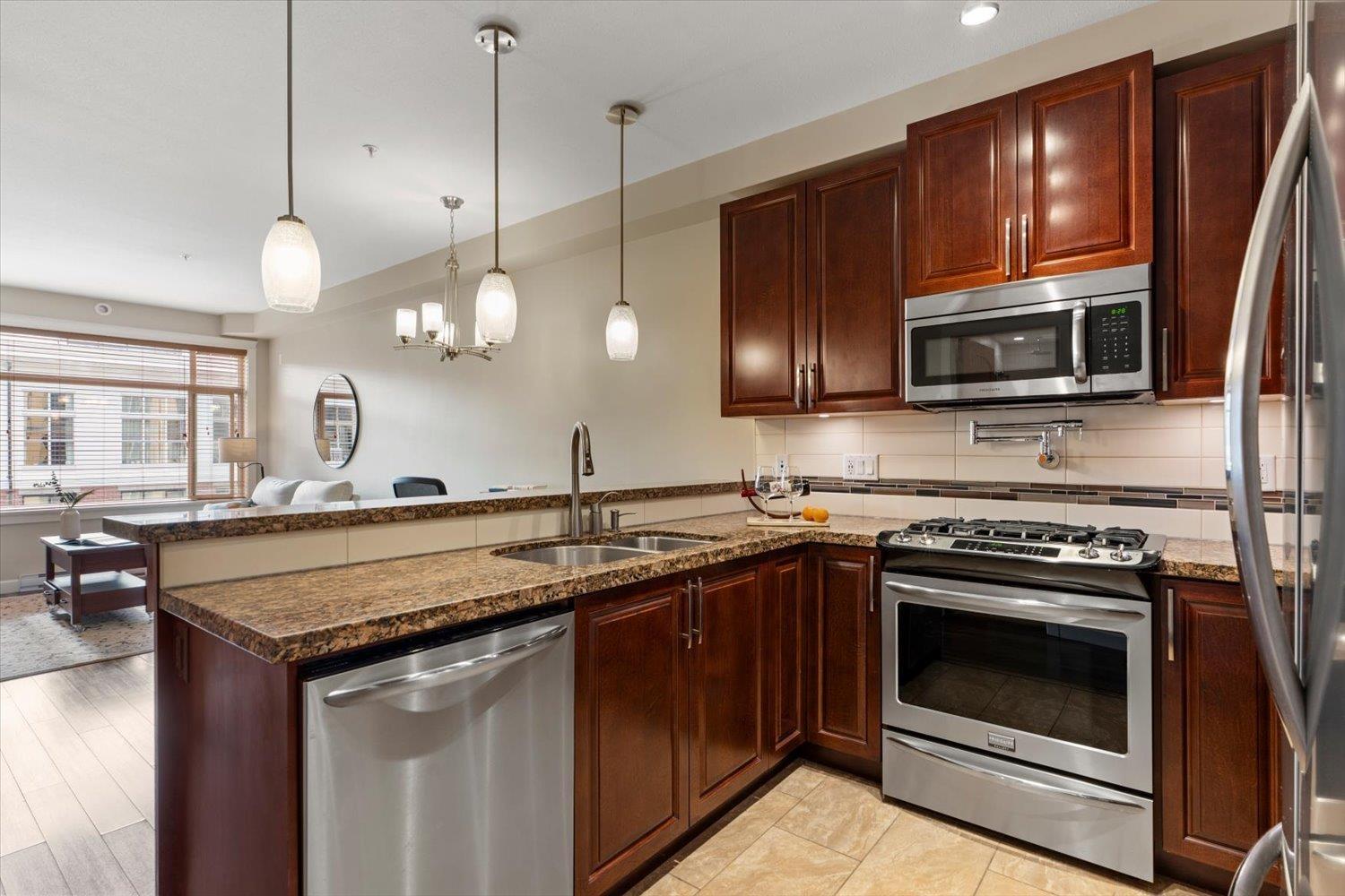 401 8157 207 Street Property Photo 9