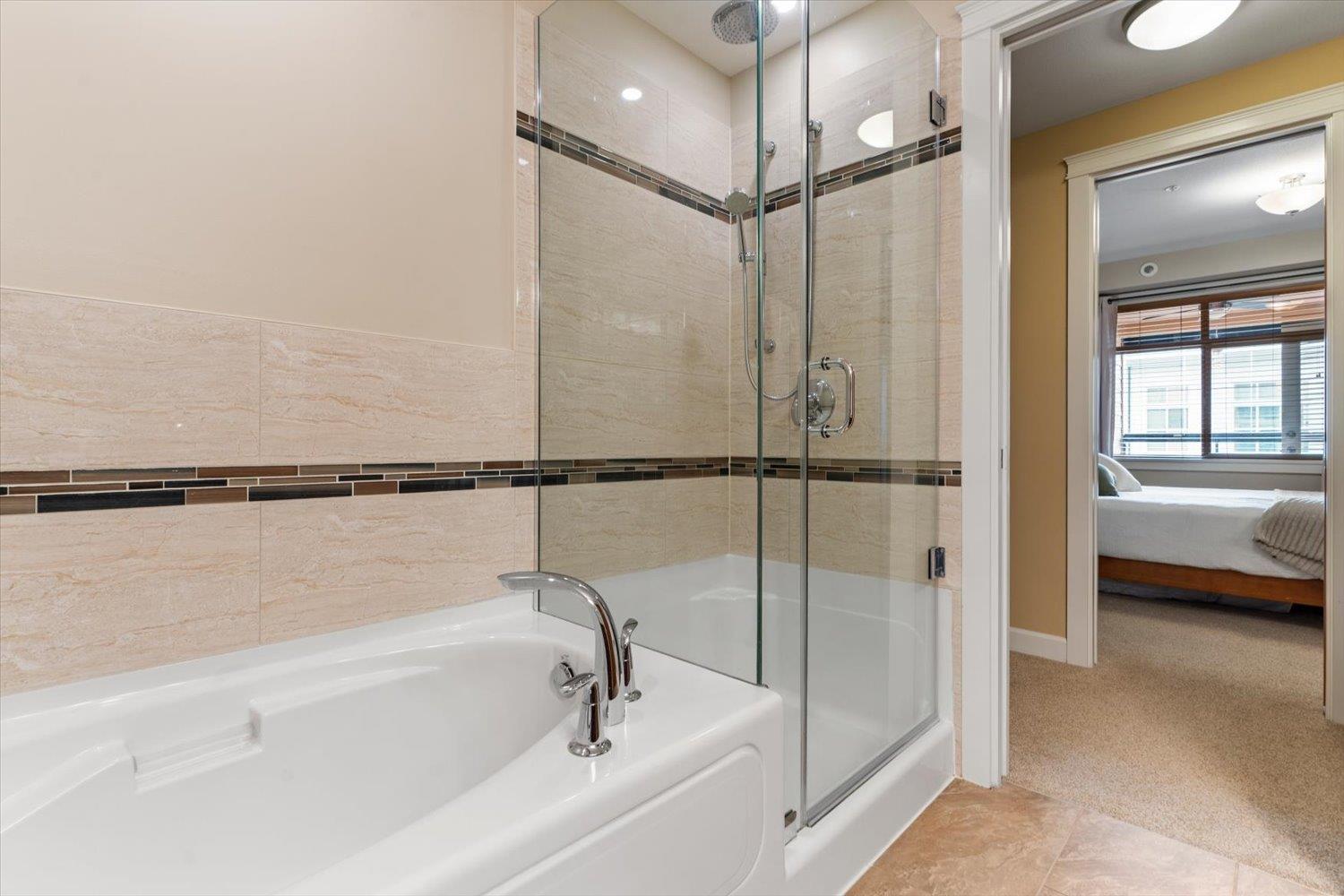 401 8157 207 Street Property Photo 24