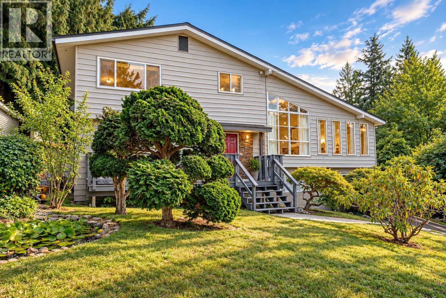 4898 SUNSHINE COAST HIGHWAY Property Photo 1