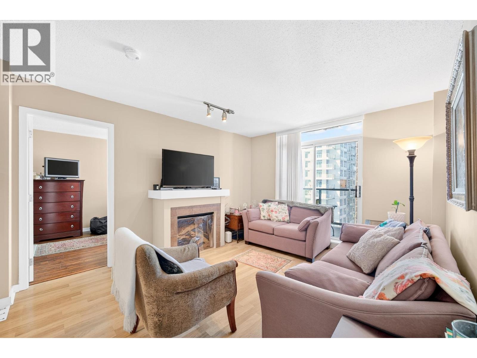 2301 1178 Heffley Crescent Property Photo 5