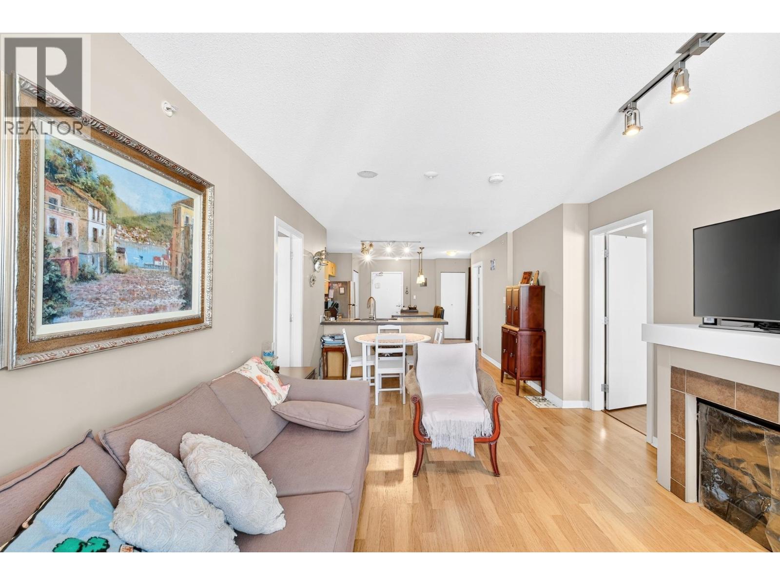 2301 1178 Heffley Crescent Property Photo 6