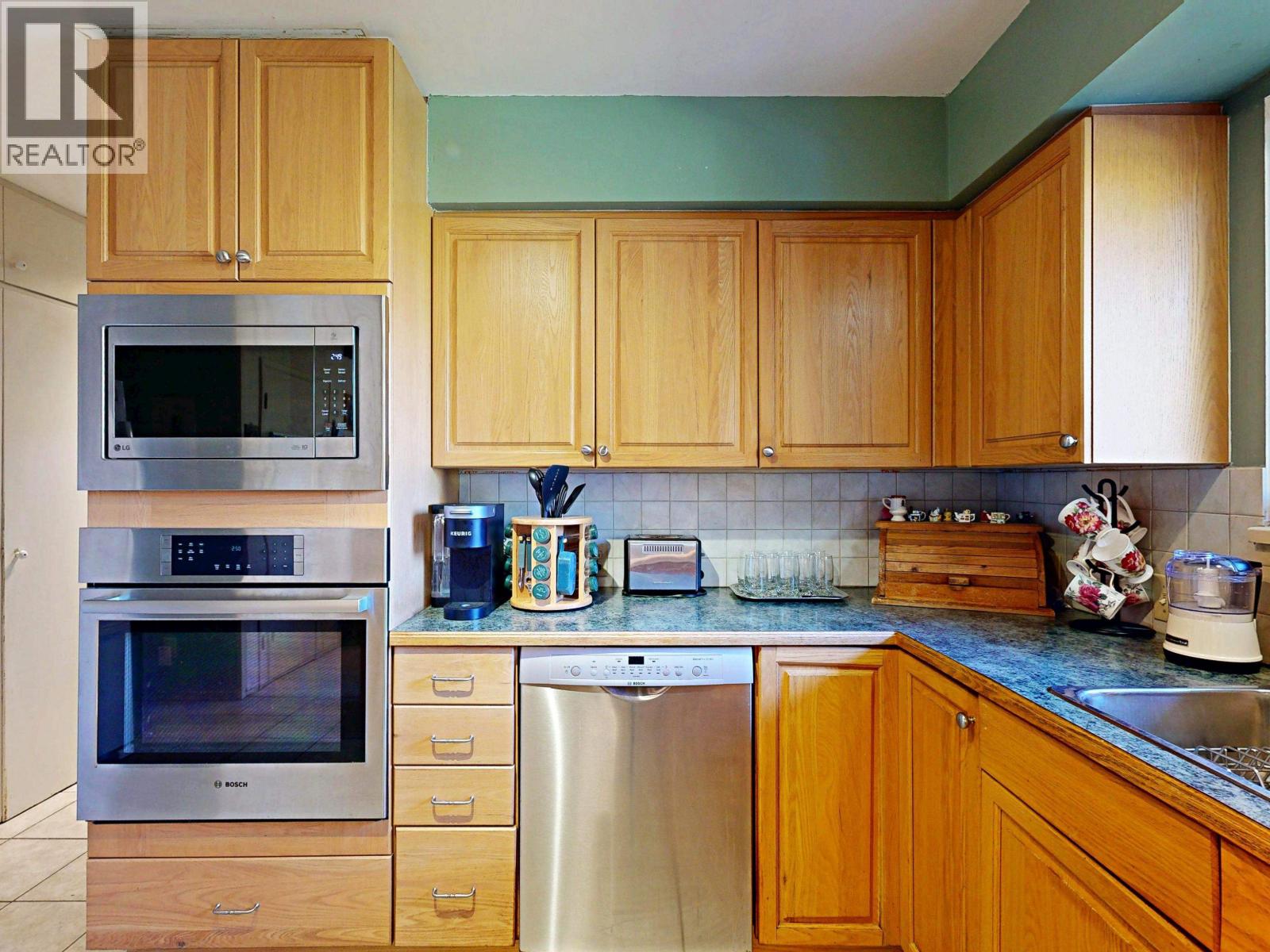 5411 Grove Avenue Property Photo 4