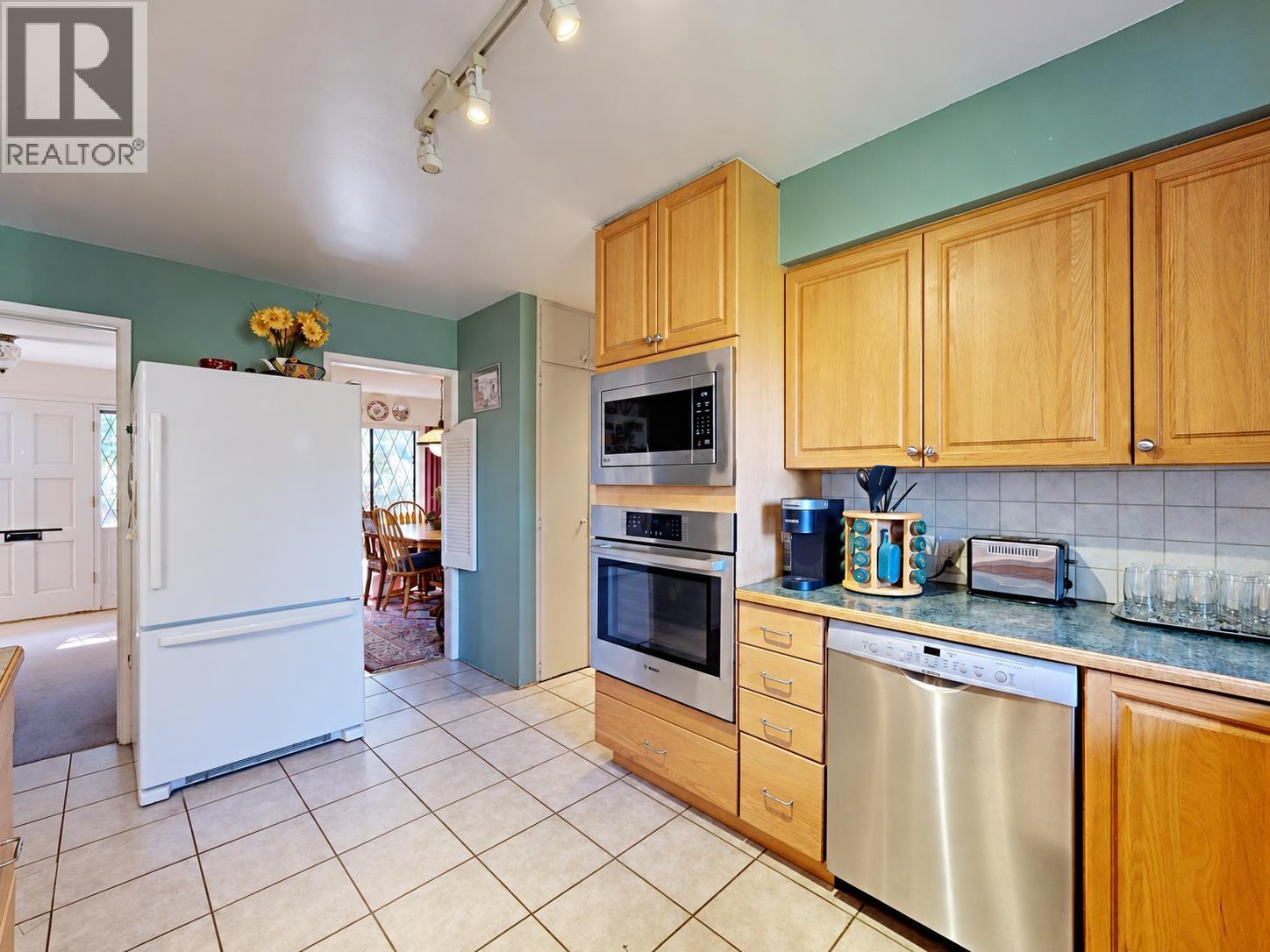 5411 Grove Avenue Property Photo 5