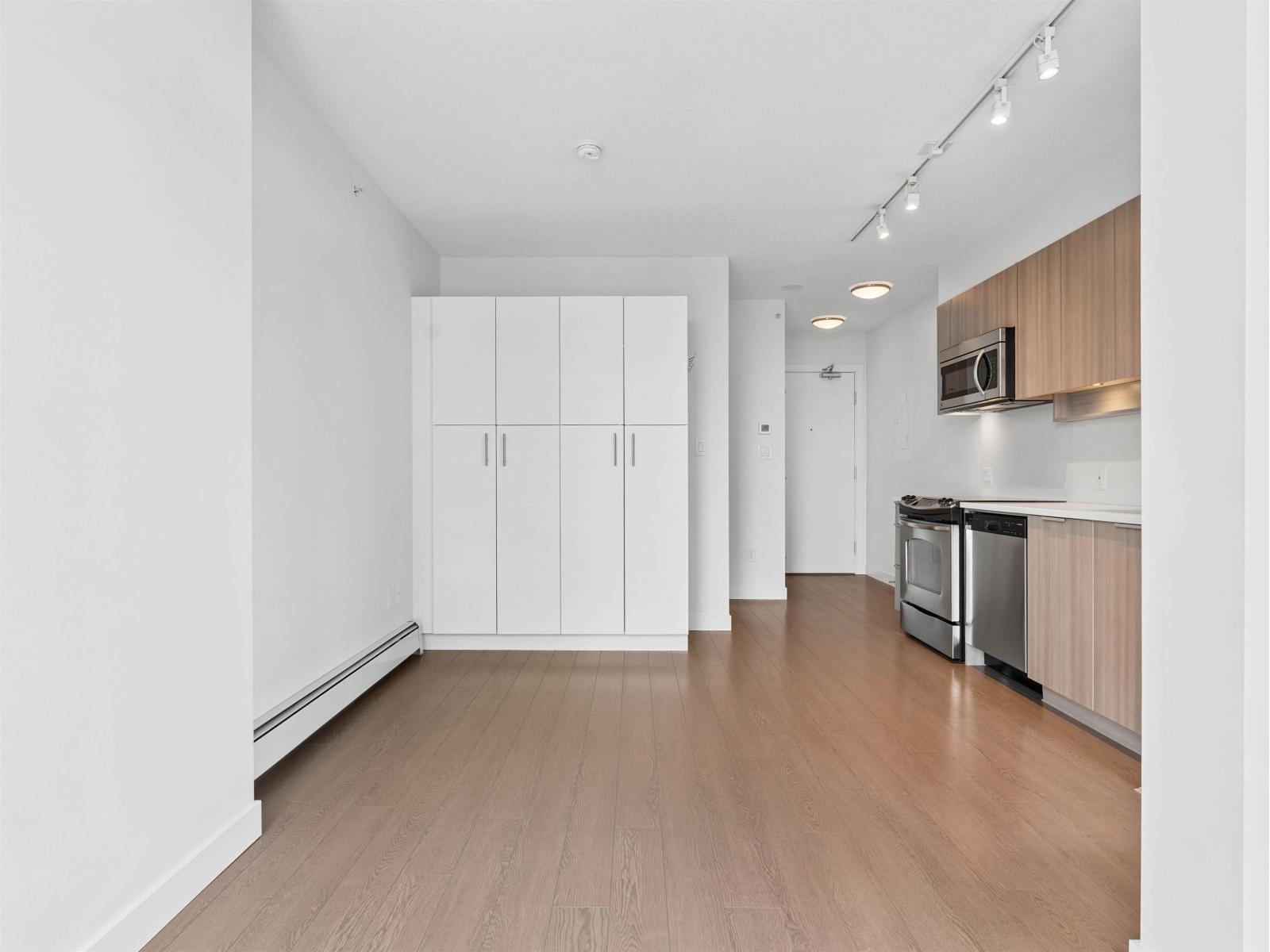 1413 13308 Central Avenue Property Photo 7
