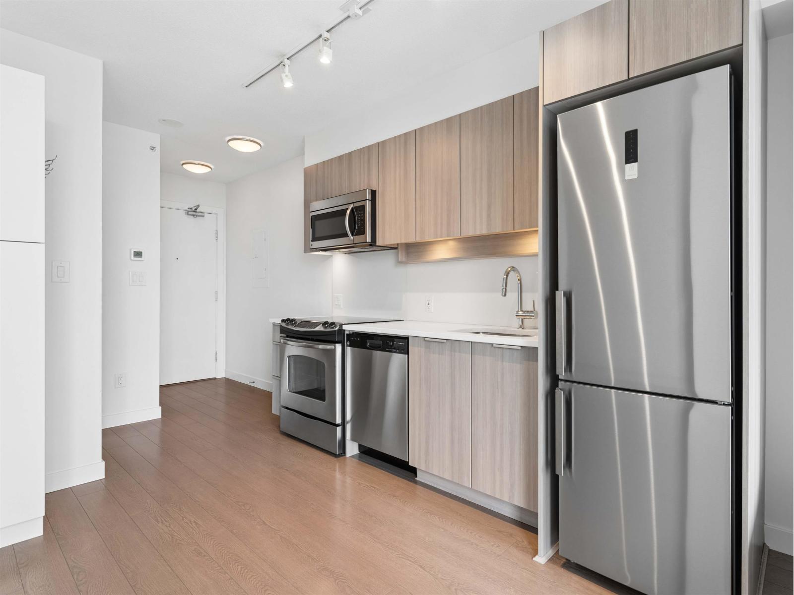 1413 13308 Central Avenue Property Photo 8