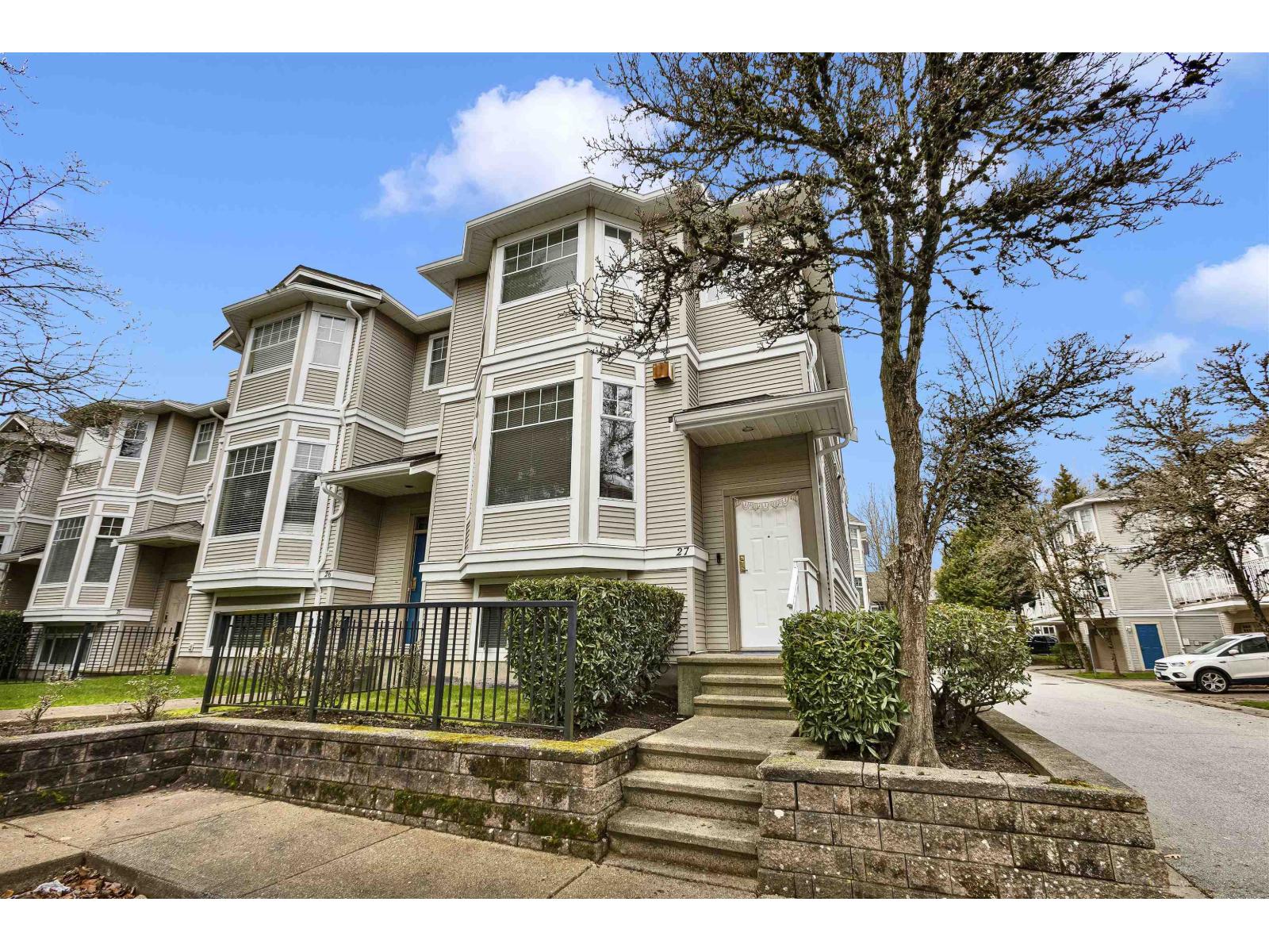 27 6518 121 STREET Property Photo 1