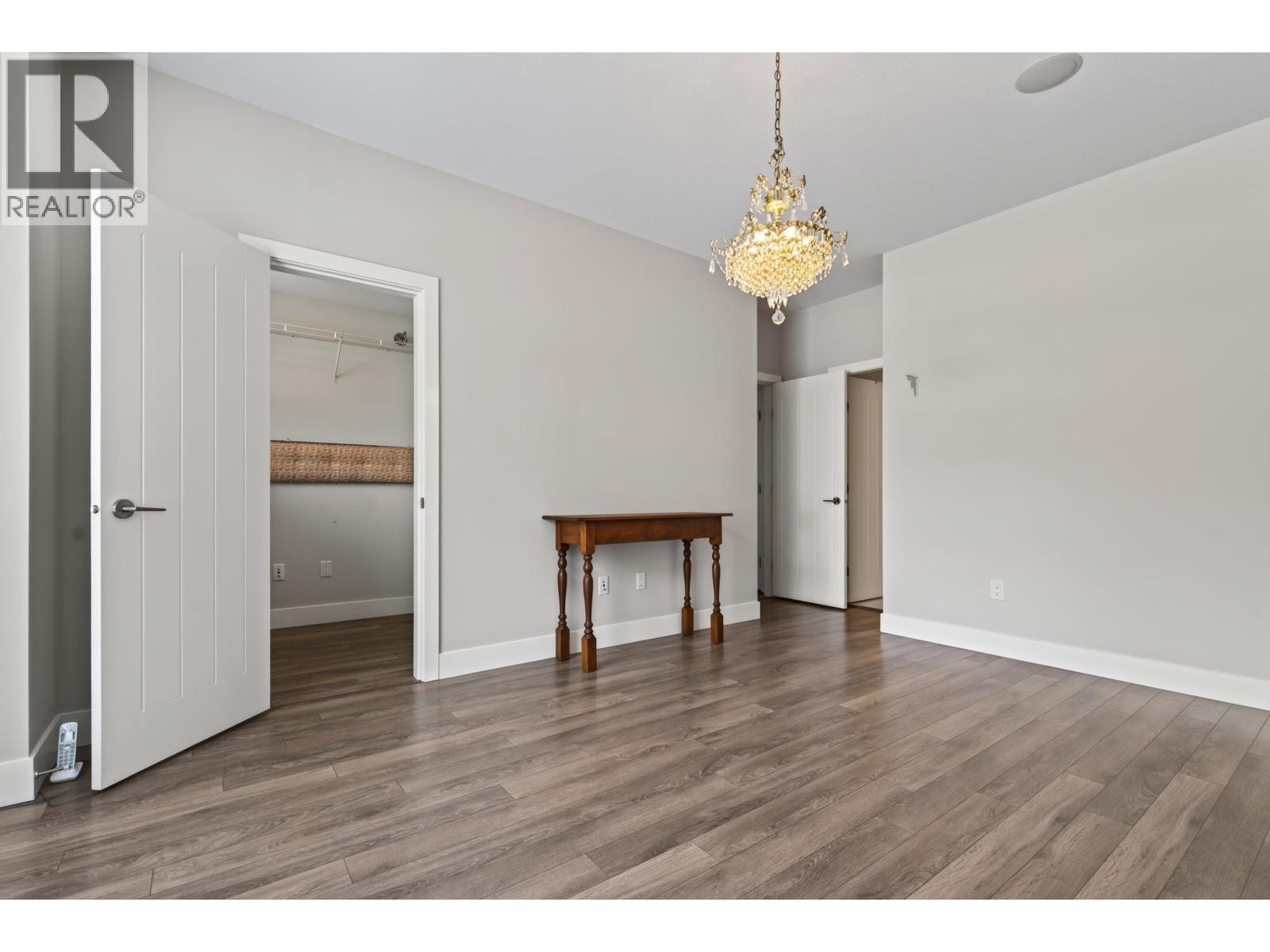 107 3458 Burke Village Promenade Property Photo 8