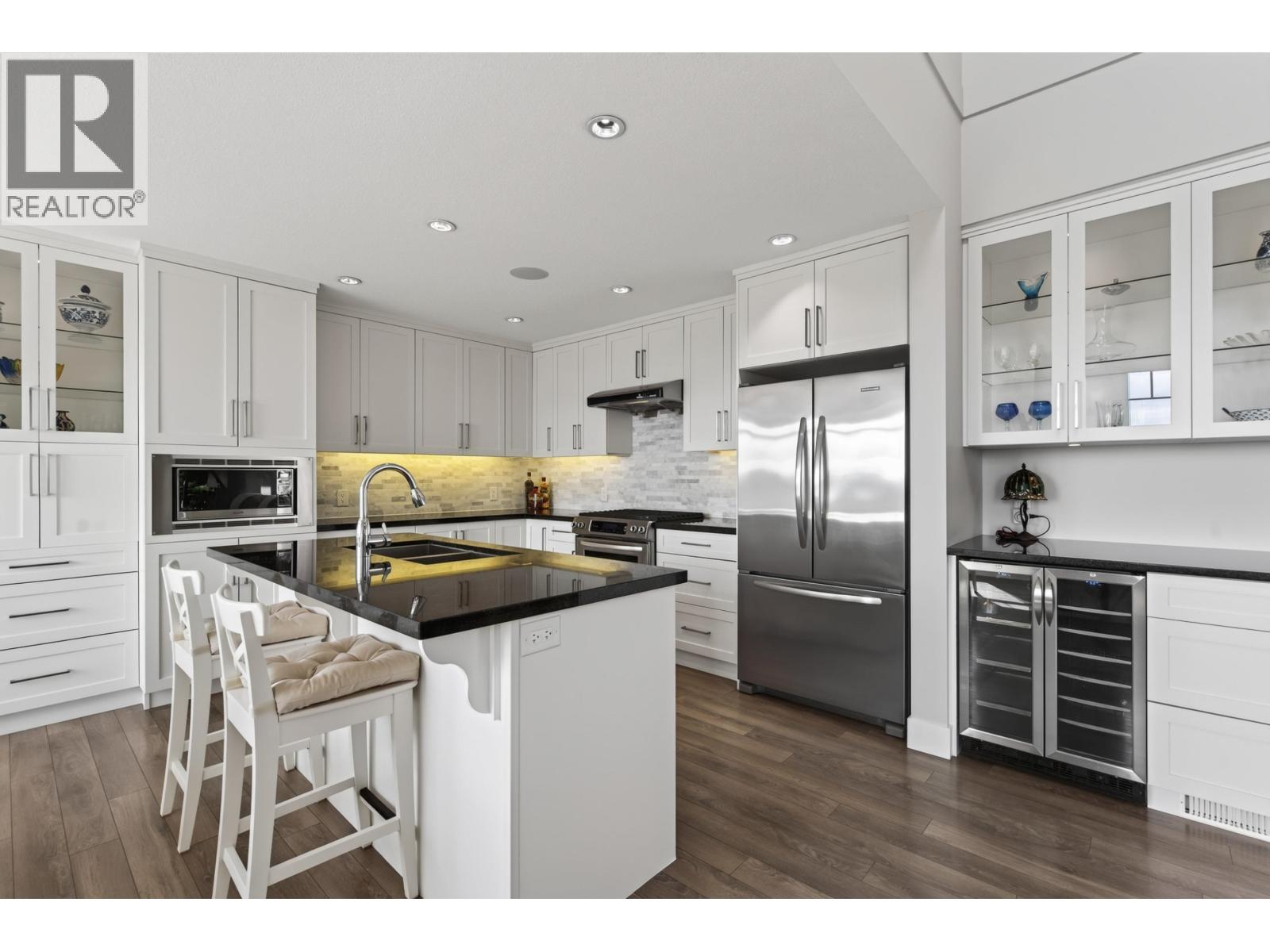 107 3458 Burke Village Promenade Property Photo 11