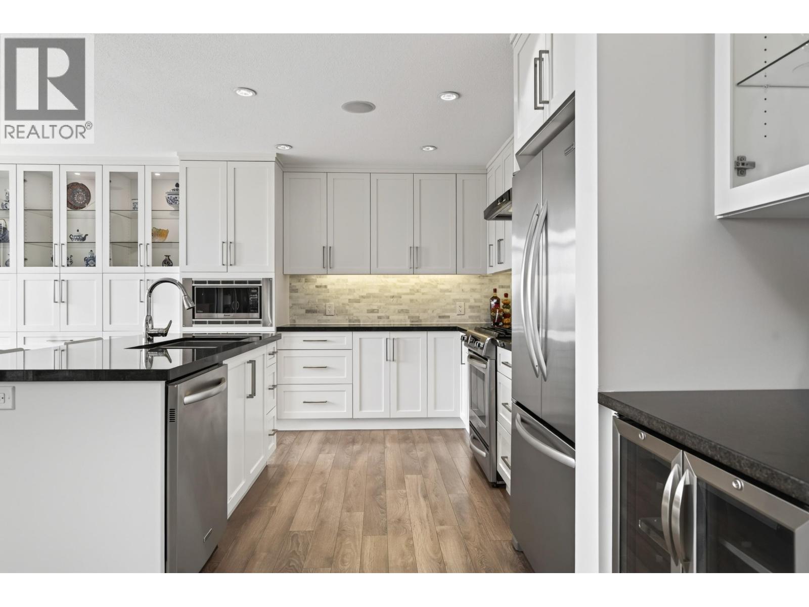 107 3458 Burke Village Promenade Property Photo 13