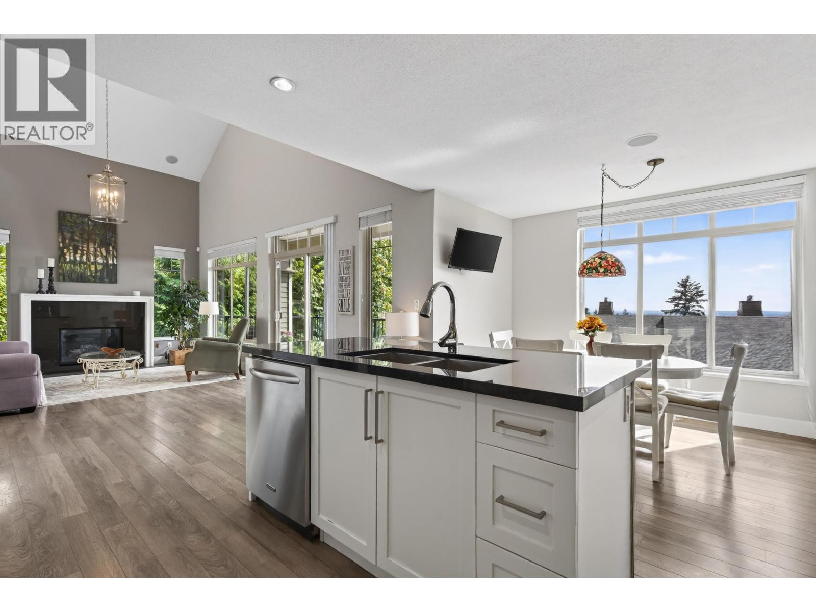 107 3458 Burke Village Promenade Property Photo 16