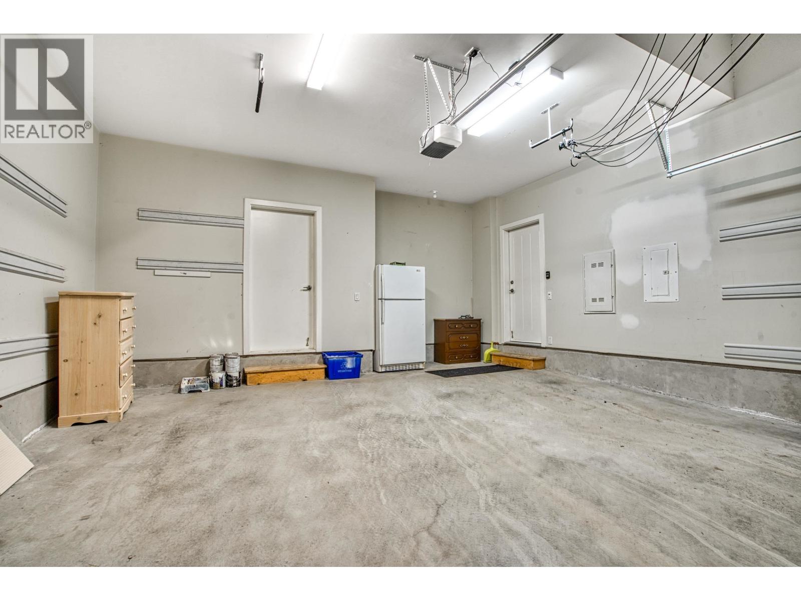 107 3458 Burke Village Promenade Property Photo 35