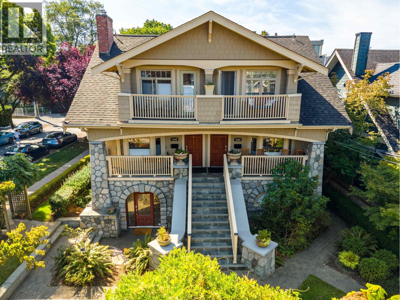 2425 LARCH STREET Property Photo 1