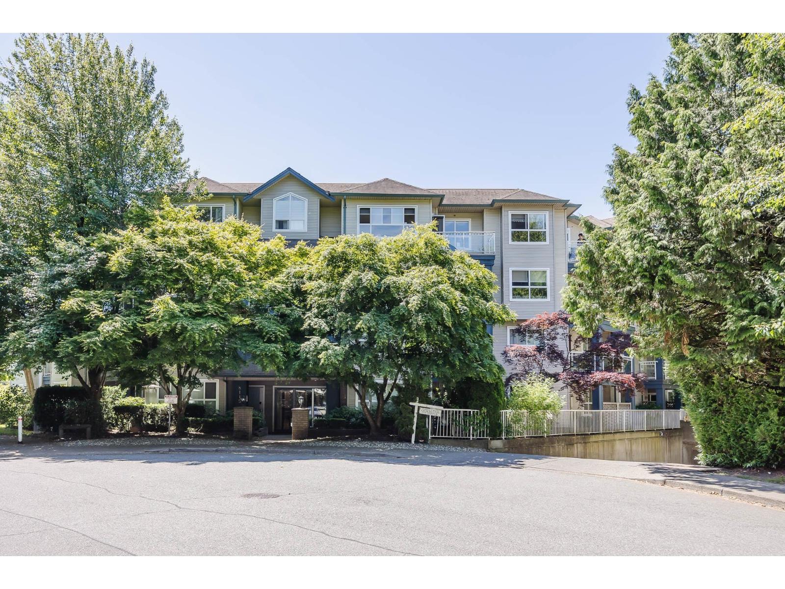407 8115 121a Street Property Photo 3