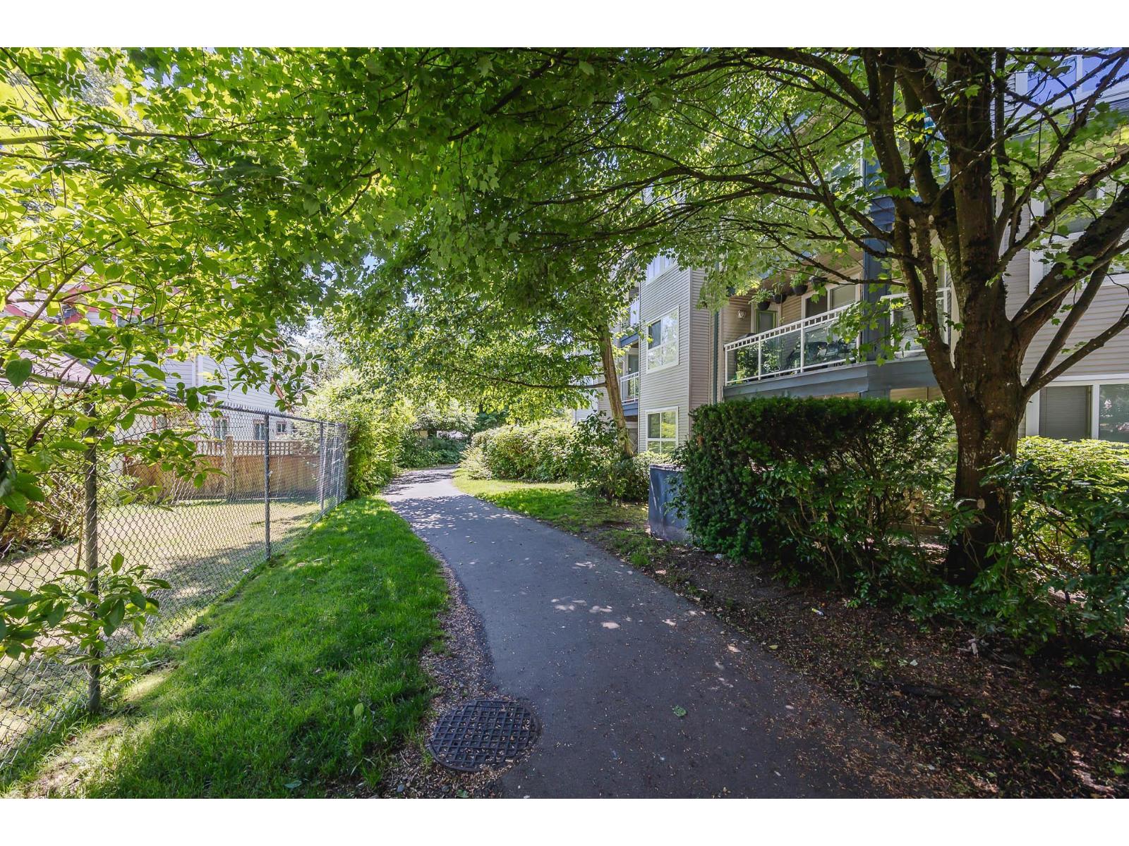 407 8115 121a Street Property Photo 6