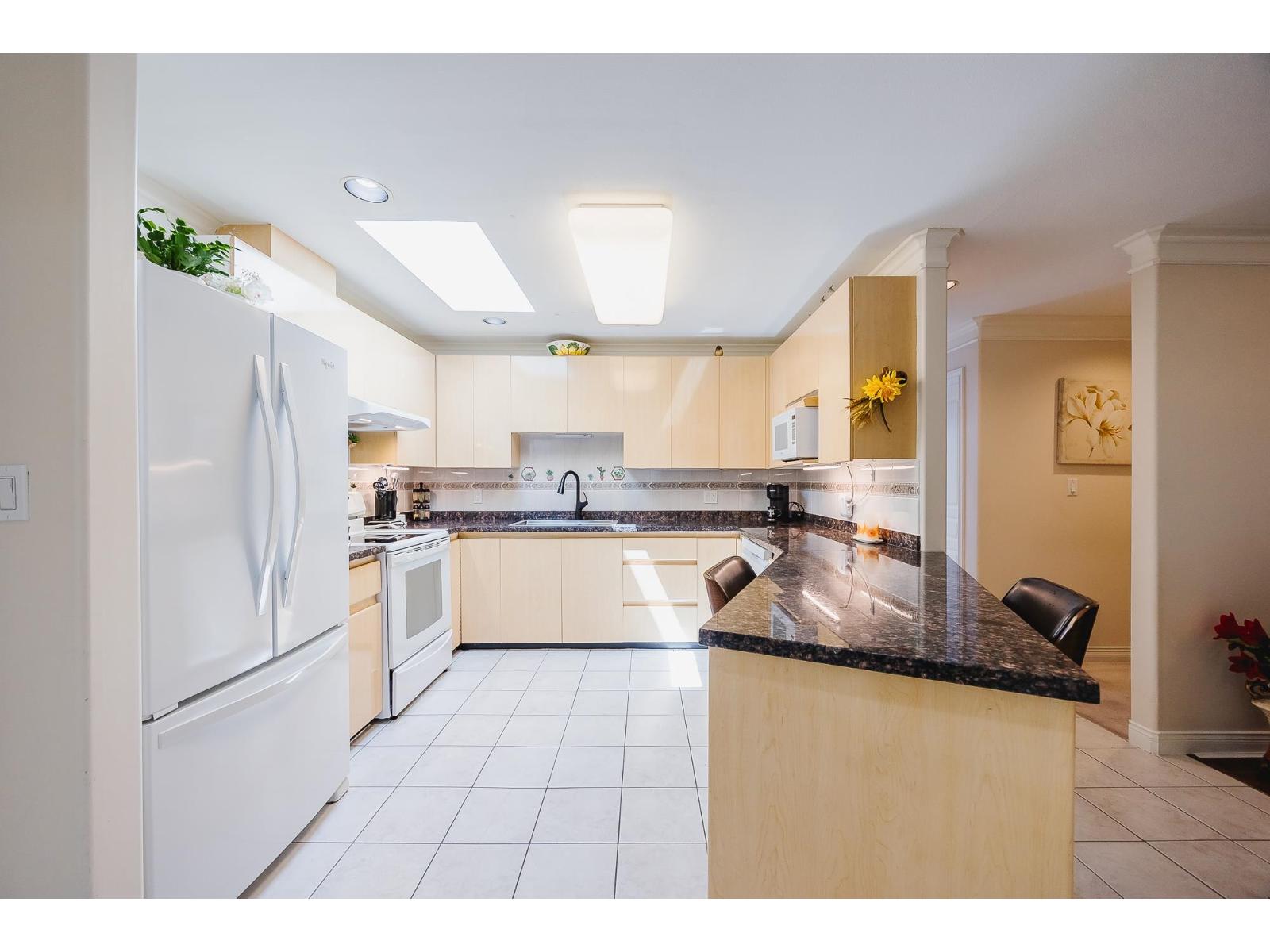 407 8115 121a Street Property Photo 9