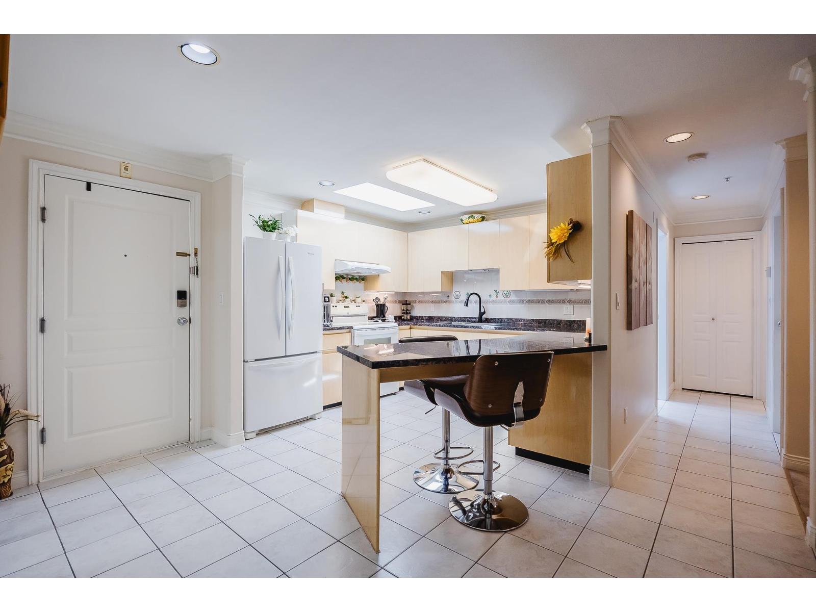 407 8115 121a Street Property Photo 10