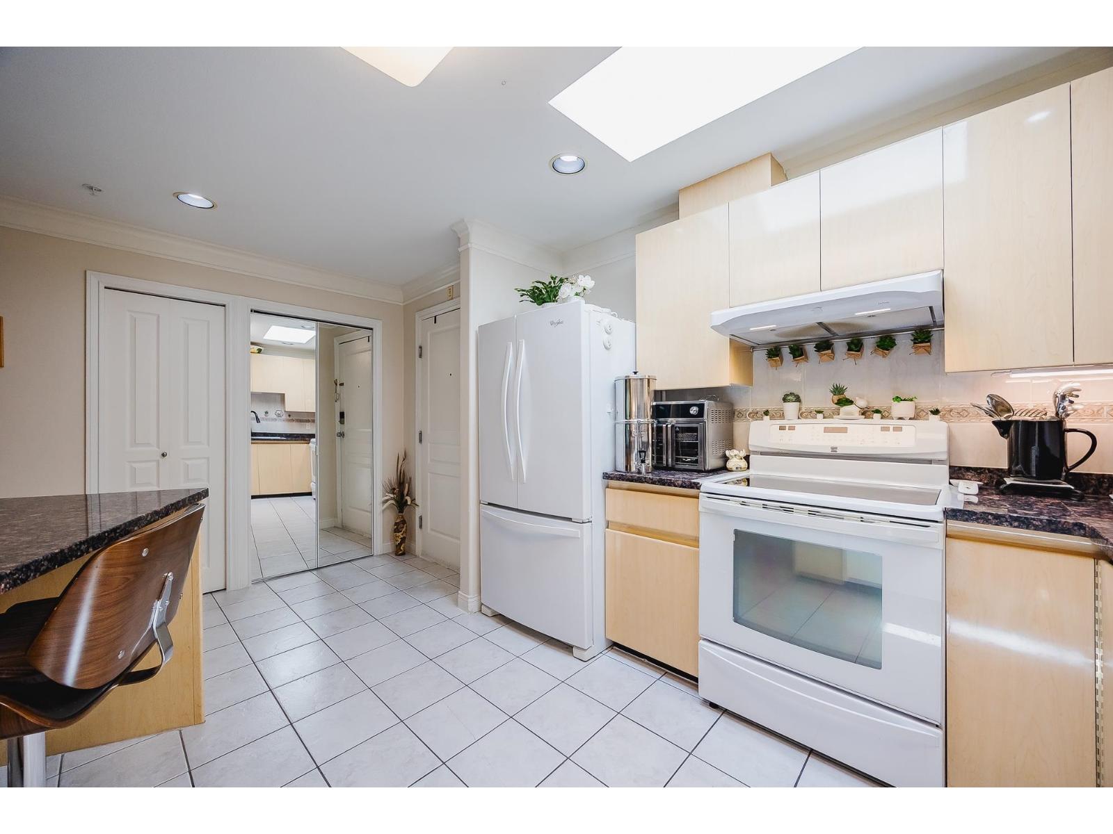 407 8115 121a Street Property Photo 11
