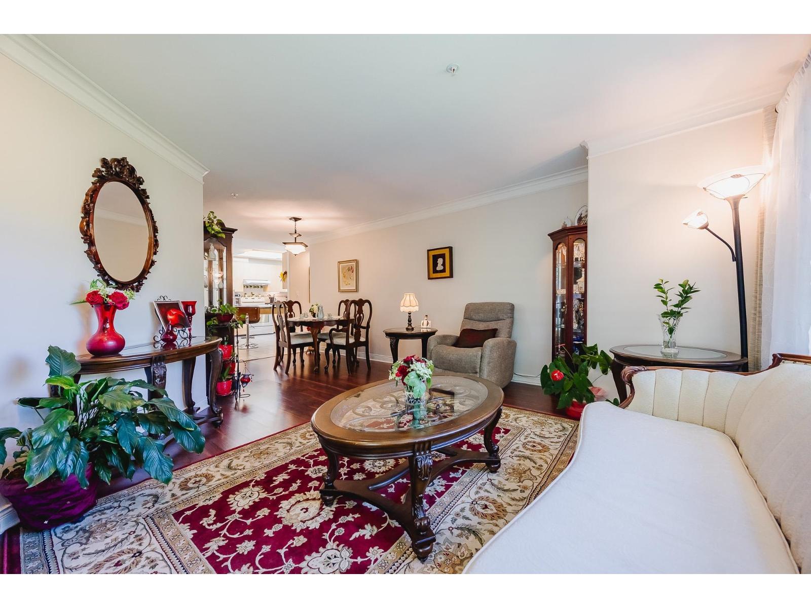 407 8115 121a Street Property Photo 14