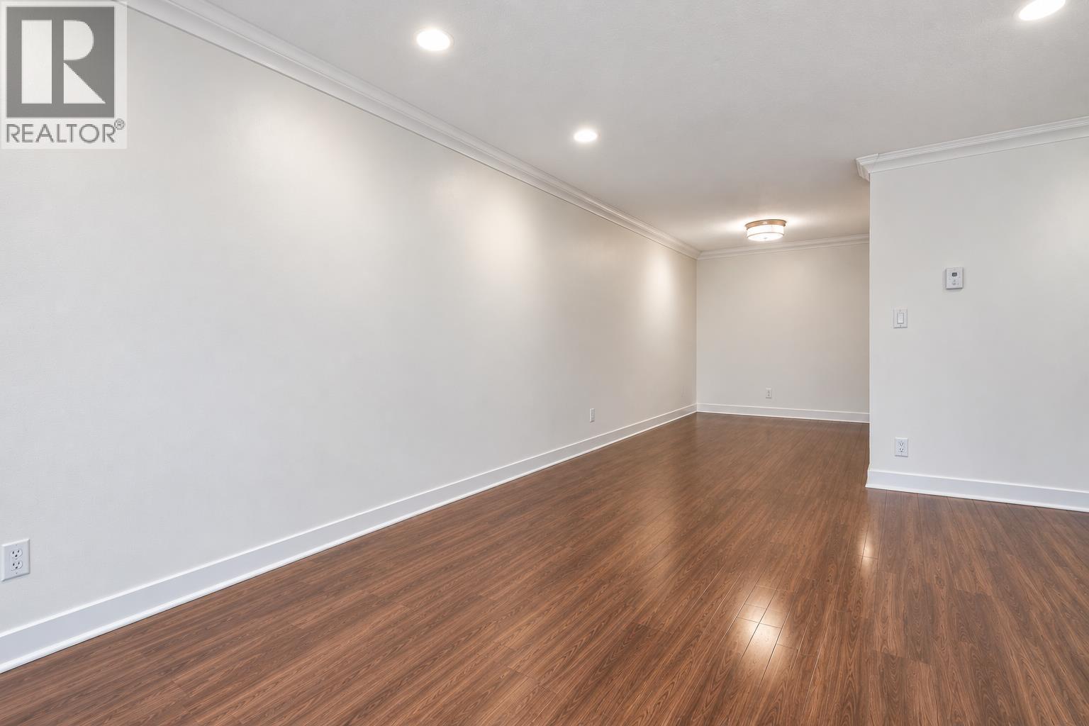 206 853 E 7 Avenue Property Photo 5