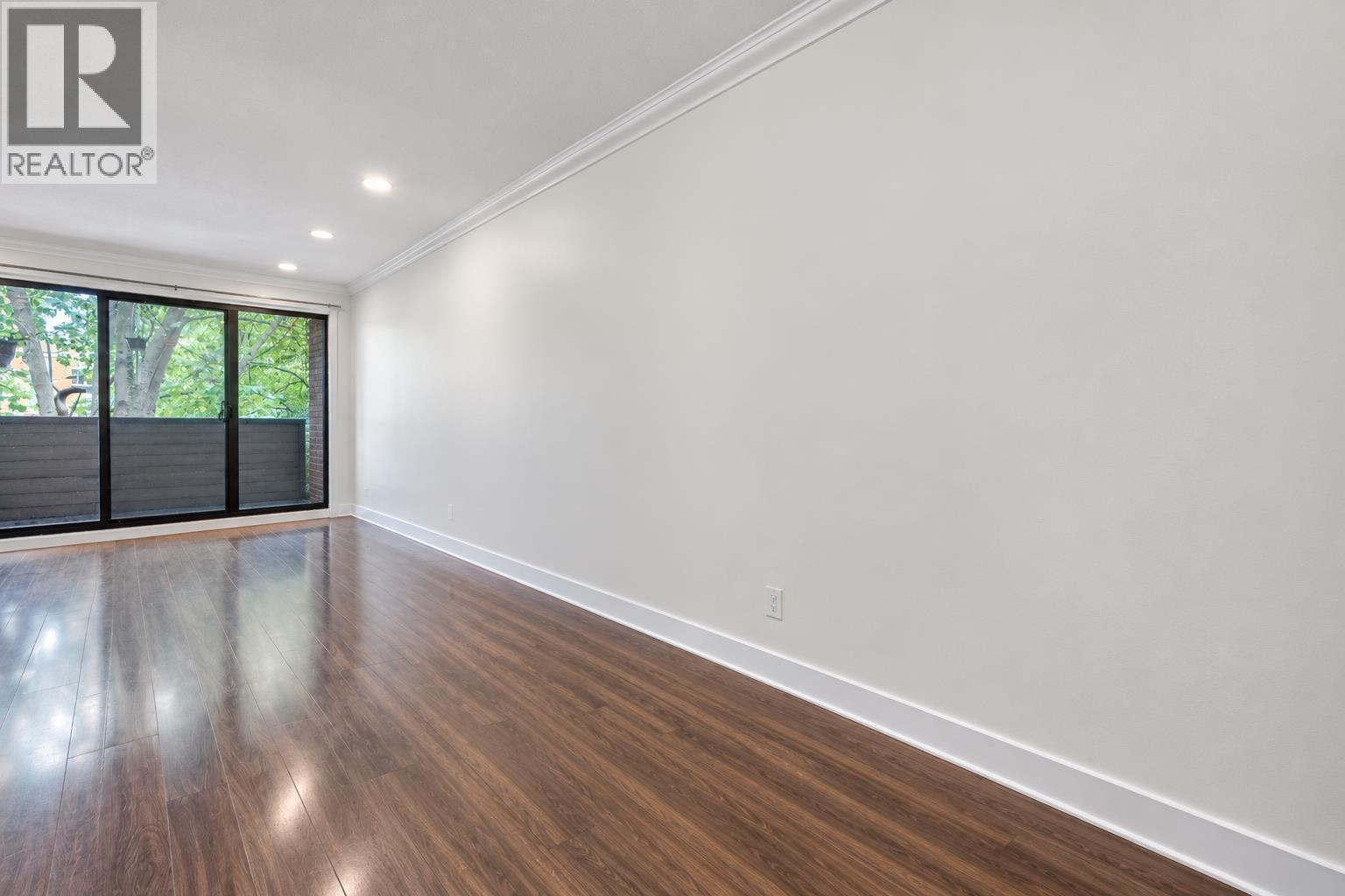 206 853 E 7 Avenue Property Photo 8