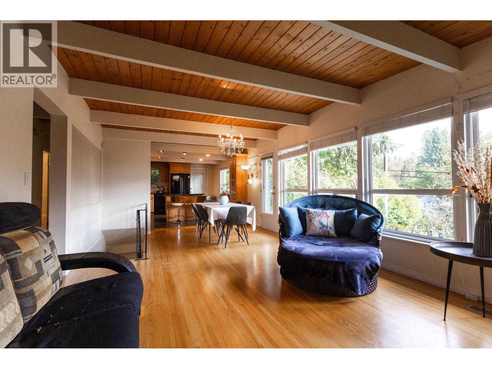 3063 ROYAL AVENUE Property Photo 1