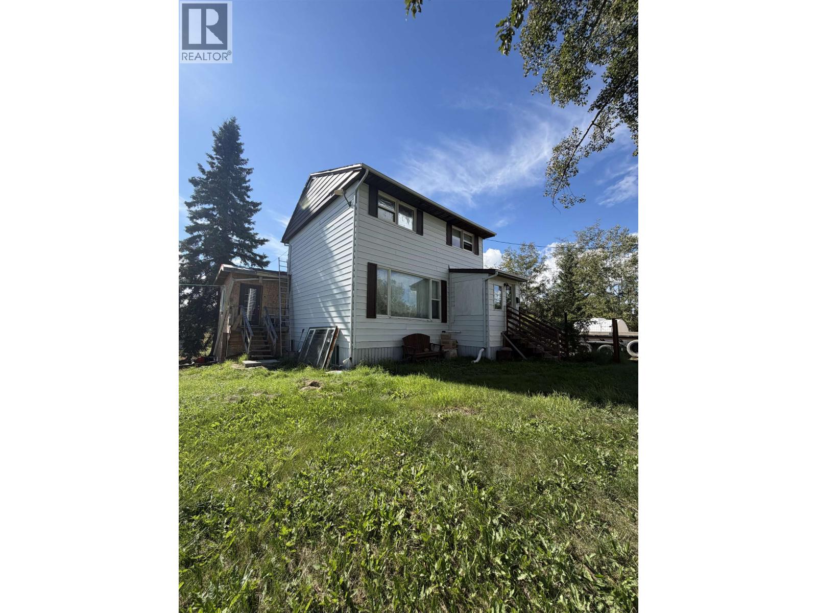 7511 255 Road Property Photo 2
