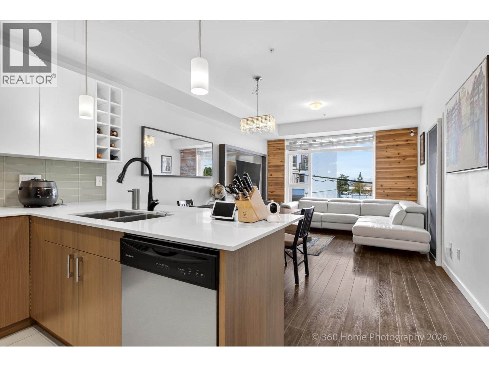 202 5288 Grimmer Street Property Photo 3
