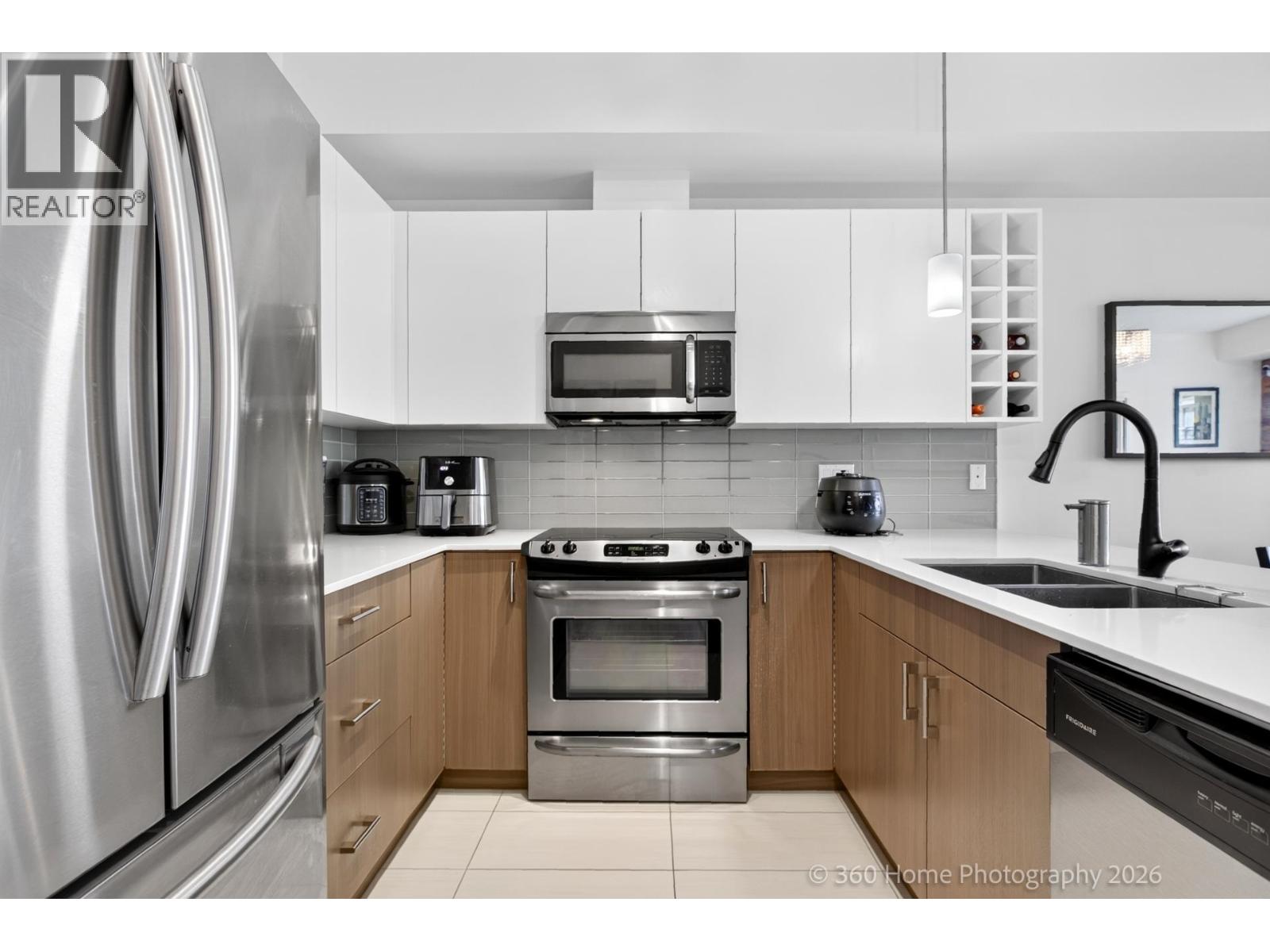 202 5288 Grimmer Street Property Photo 4